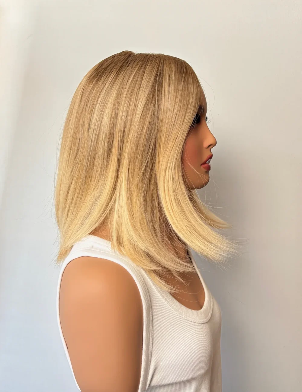 Wig in stock ENORA L- Ashy Blonde Ombre- 35cm - Image 7