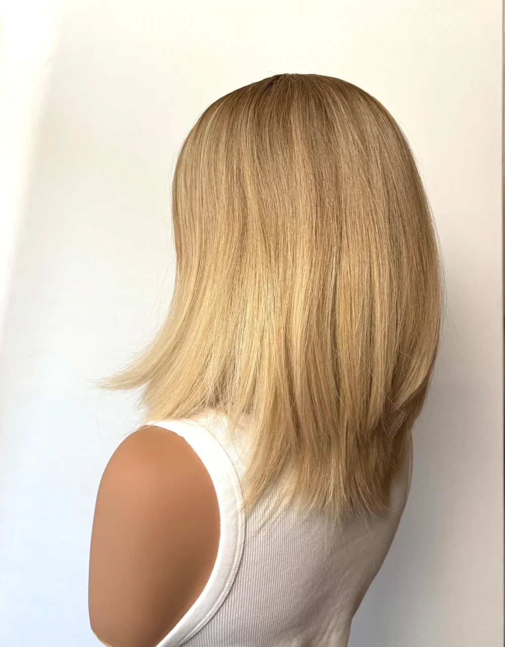 Wig in stock ENORA L- Ashy Blonde Ombre- 35cm - Image 4