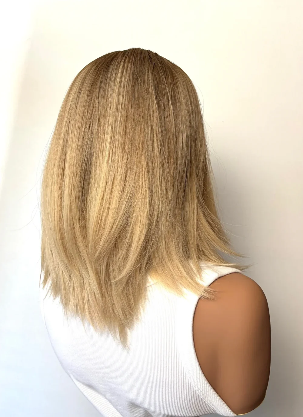 Wig in stock ENORA L- Ashy Blonde Ombre- 35cm - Image 3