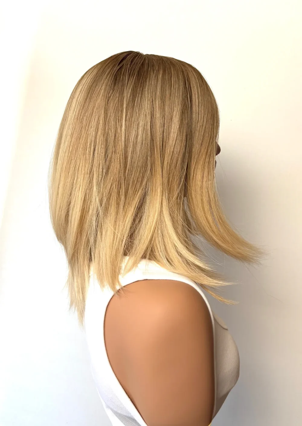 Wig in stock ENORA L- Ashy Blonde Ombre- 35cm - Image 8