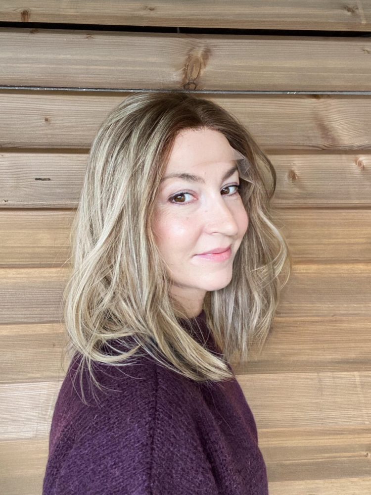 Perruque lace YANNA -L(55-56cm)- Cheveux Brésiliens -Blond mèché- 35cm